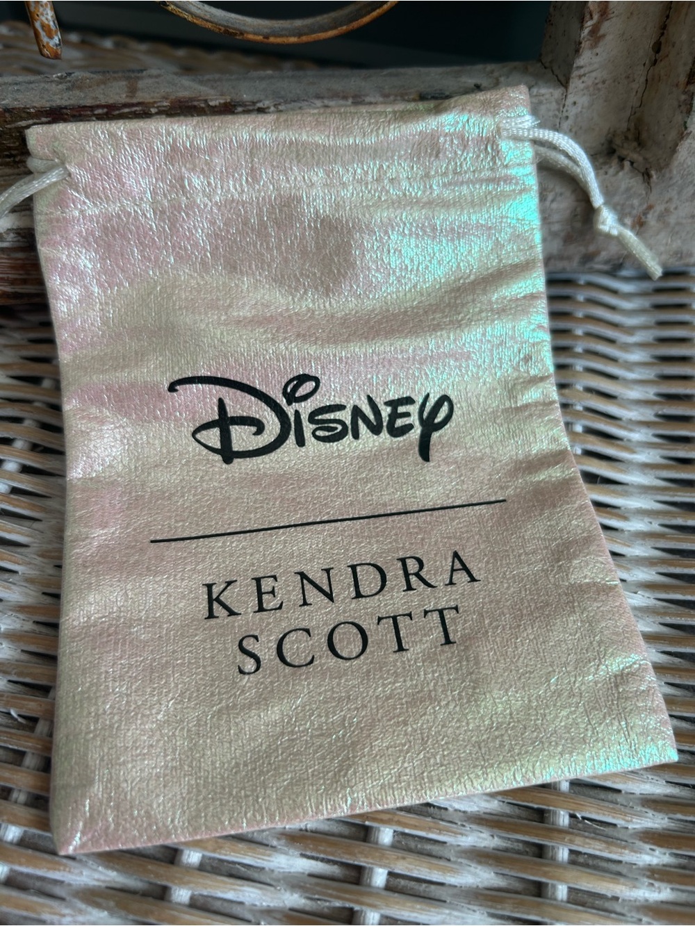 Kendra Scott Disney Snow White necklace features a bitten apple pendant - Picture 5 of 6